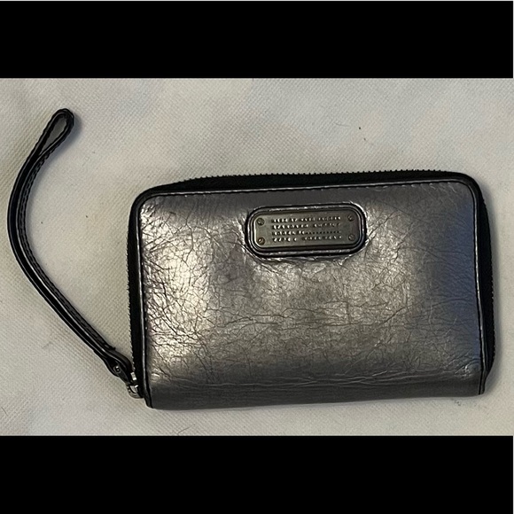 Marc by Marc Jacobs Classic Q Wingman Wristlet Wallet - Picture 1 of 3
